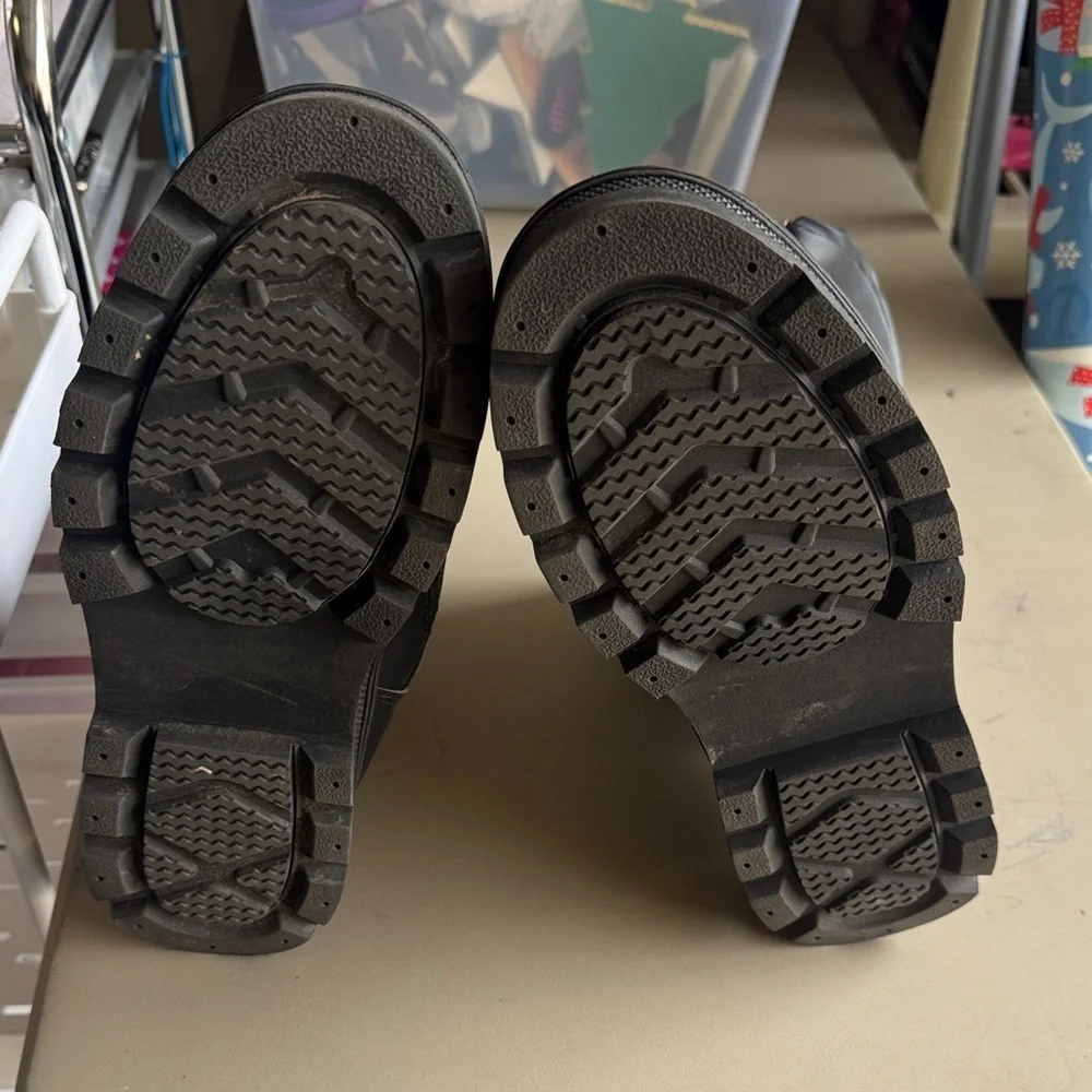 Black Winter Boots with Drawstring size 9